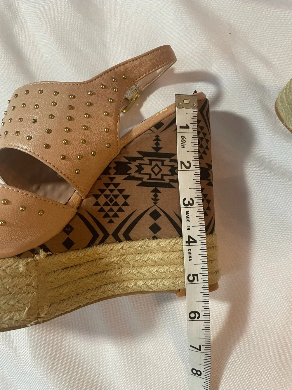 Jessica Simpson Women’s Gold Studded Tan Platform Wedge Heels Sz 8 1/2B (38 1/2)
